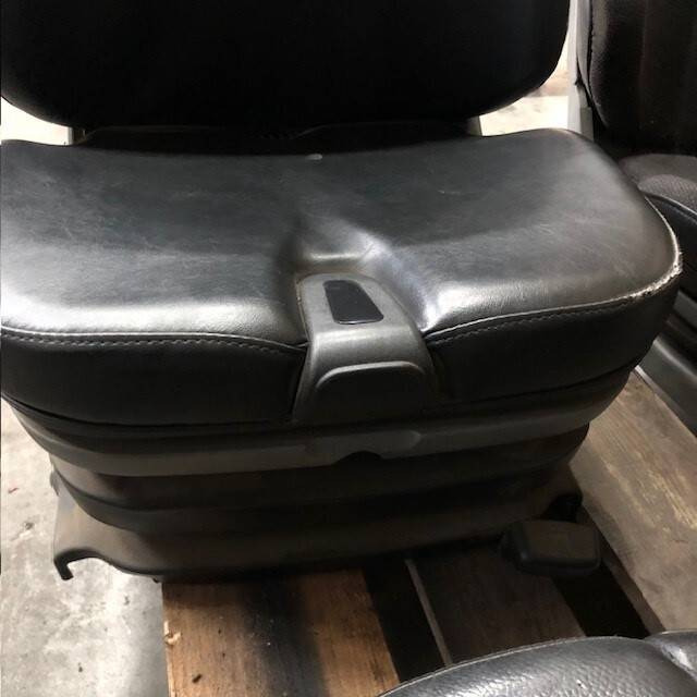 Seat for Linde 1120 series - Сиденье для Погрузочно-разгрузочной техники: фото 2 Seat for Linde 1120 series - Сиденье для Погрузочно-разгрузочной техники: фото 2