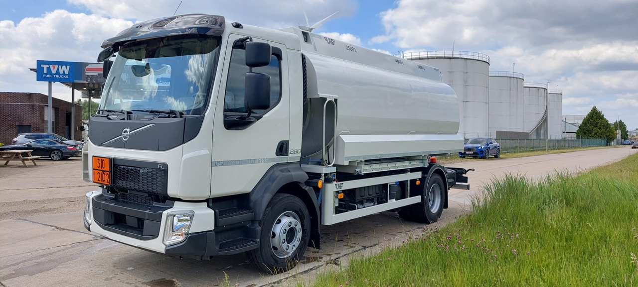 VOLVO FL - Грузовик-цистерна: фото 1 VOLVO FL - Грузовик-цистерна: фото 1