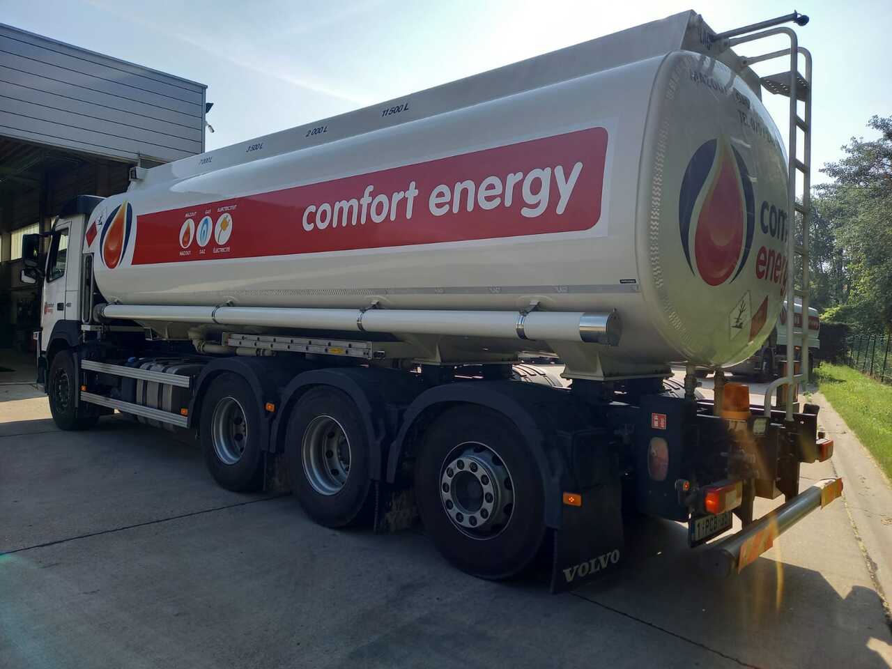 Грузовик-цистерна VOLVO FM: фото 10