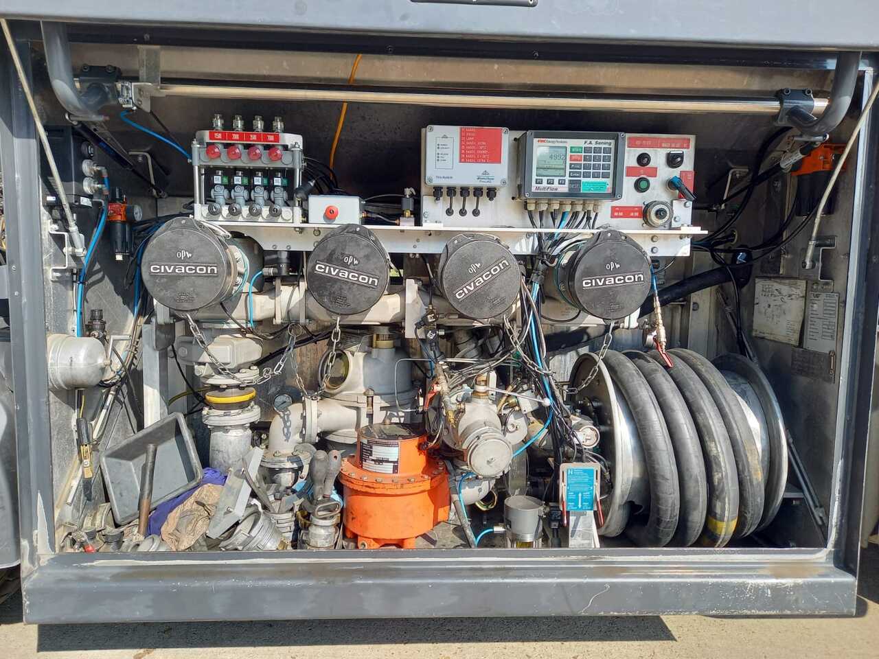 Грузовик-цистерна VOLVO FM: фото 12