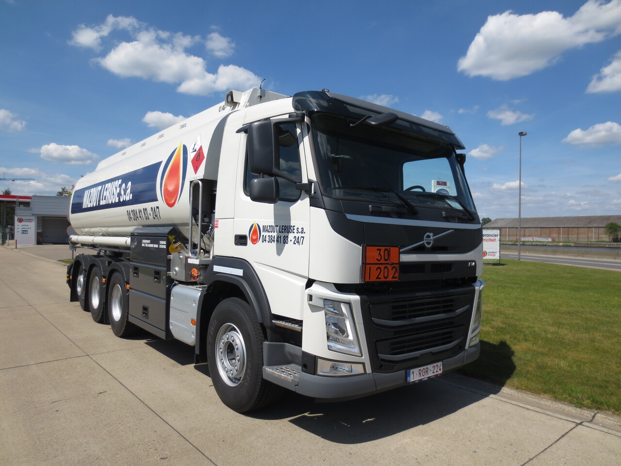Грузовик-цистерна Volvo FM: фото 7
