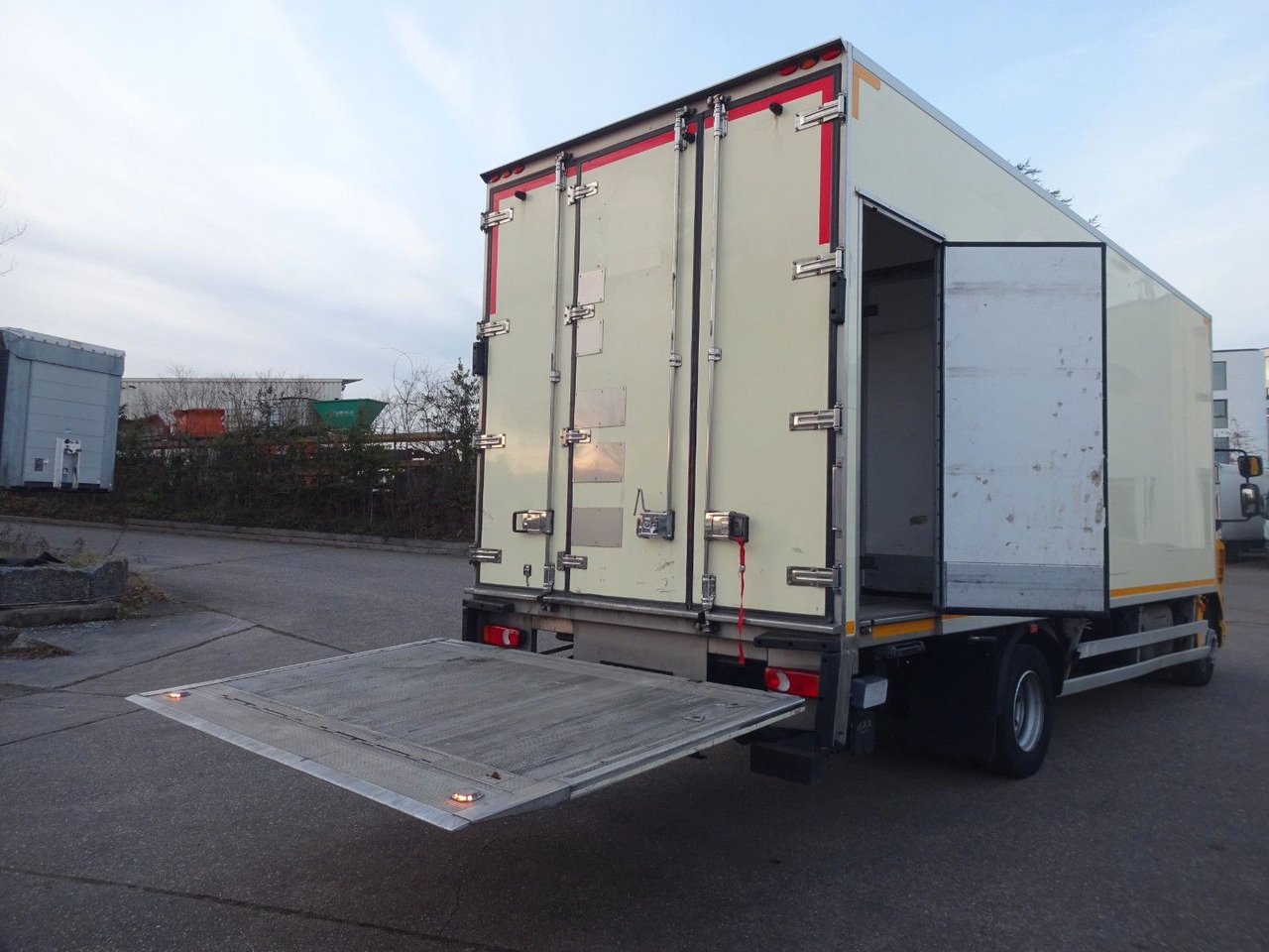 Грузовик с закрытым кузовом DAF LF 230, 12 T, LBW, Türen, Klima, Automat, Kamera: фото 7