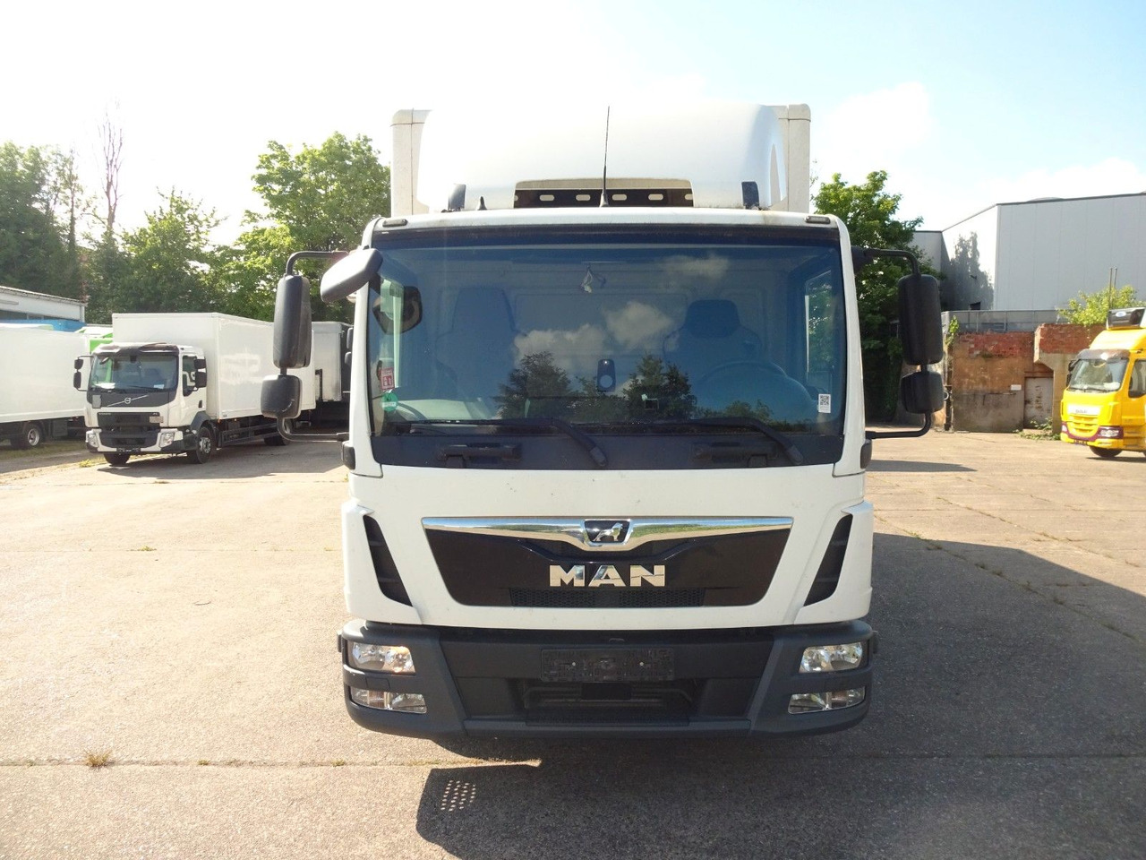 MAN MAN TGL 8.190, Koffer, LBW, Kamera, Luft, AHK - Грузовик с закрытым кузовом: фото 2 MAN MAN TGL 8.190, Koffer, LBW, Kamera, Luft, AHK - Грузовик с закрытым кузовом: фото 2