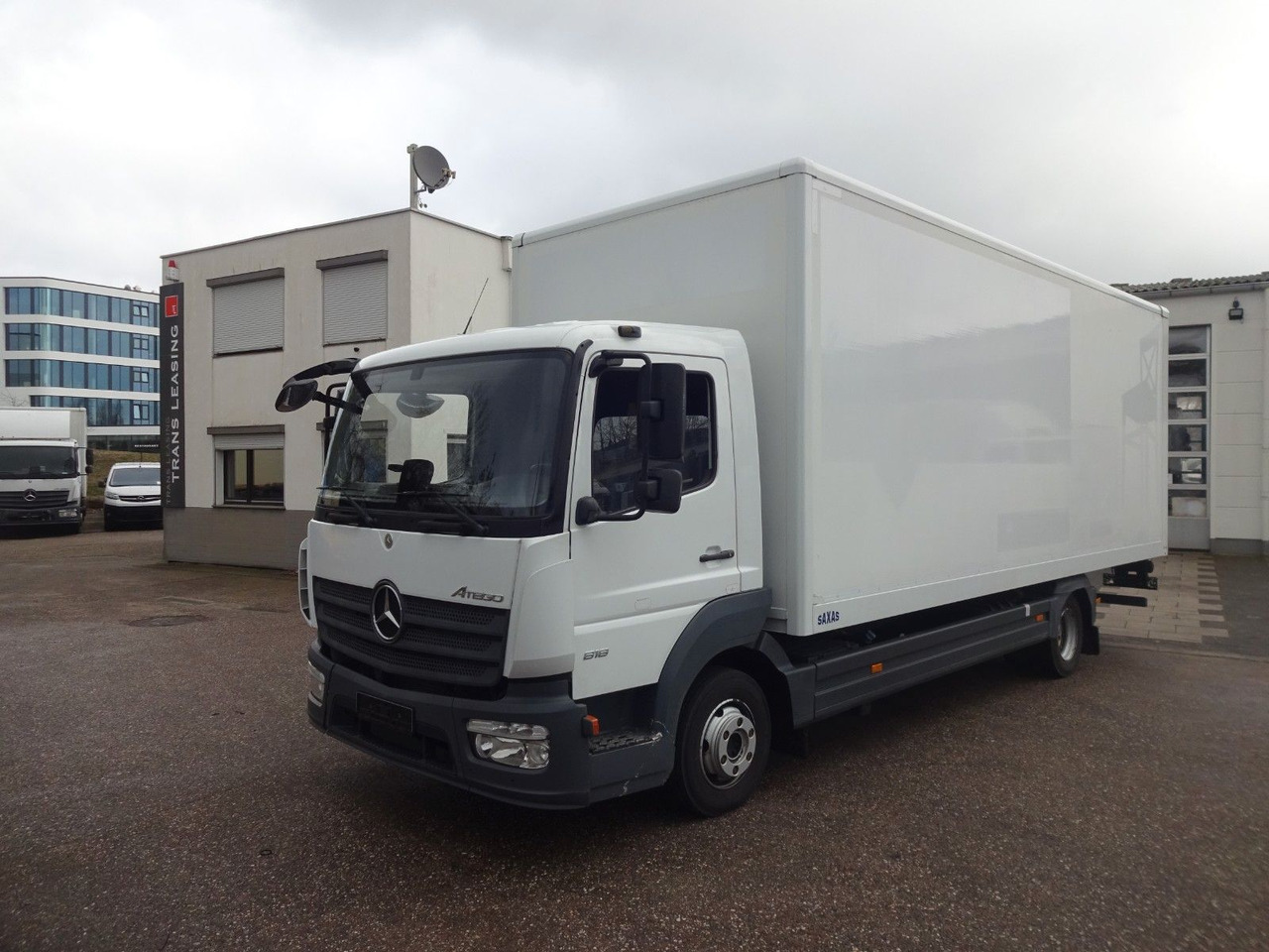 Mercedes-Benz Atego 818, Koffer mit Rolltor - Фургон с закрытым кузовом: фото 1 Mercedes-Benz Atego 818, Koffer mit Rolltor - Фургон с закрытым кузовом: фото 1