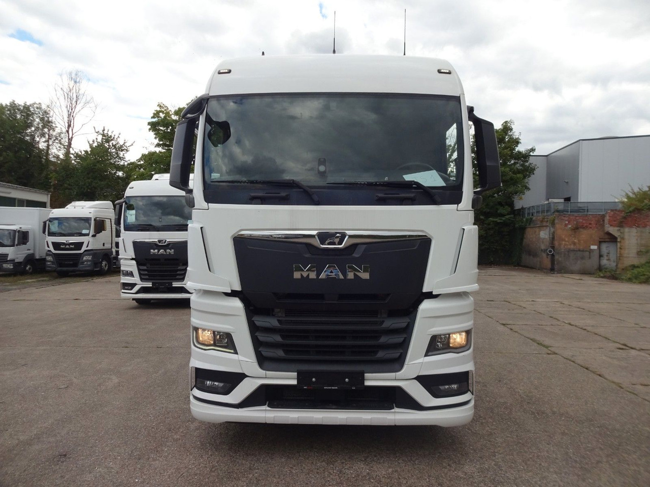 MAN TGX 18.470, XLX, ACC, Intarder, 2 x Tanks - Тягач: фото 3 MAN TGX 18.470, XLX, ACC, Intarder, 2 x Tanks - Тягач: фото 3