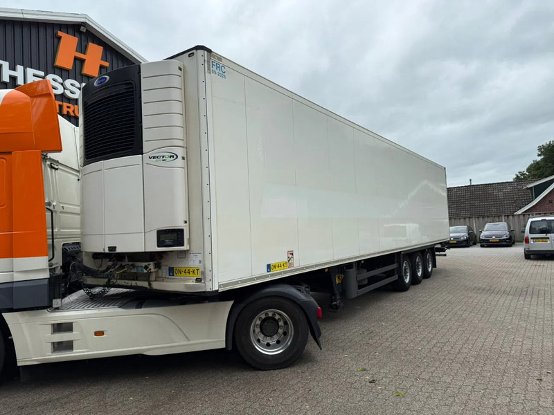 Schmitz Cargobull SKO 24 5x Meatrails Rohrbahnen Fleisch Carrier Vector 1950MT lnclusief haken - Изотермический полуприцеп: фото 1 Schmitz Cargobull SKO 24 5x Meatrails Rohrbahnen Fleisch Carrier Vector 1950MT lnclusief haken - Изотермический полуприцеп: фото 1