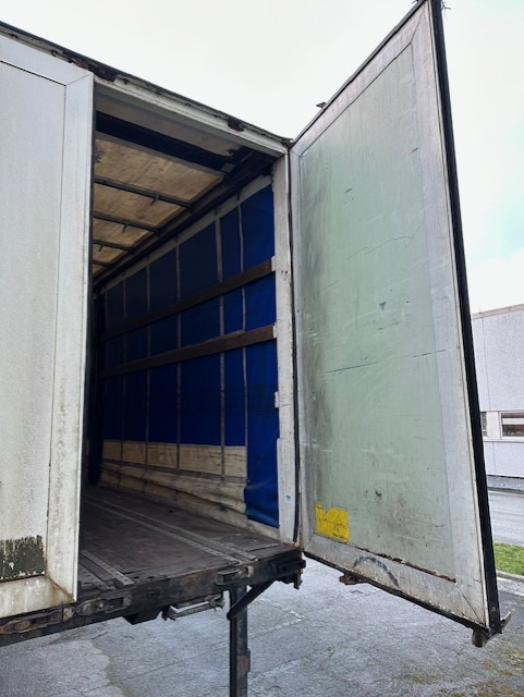 Kögel BDF-System 7.450 mm, Heck hohe Portaltüren - Тентованный кузов: фото 3 Kögel BDF-System 7.450 mm, Heck hohe Portaltüren - Тентованный кузов: фото 3