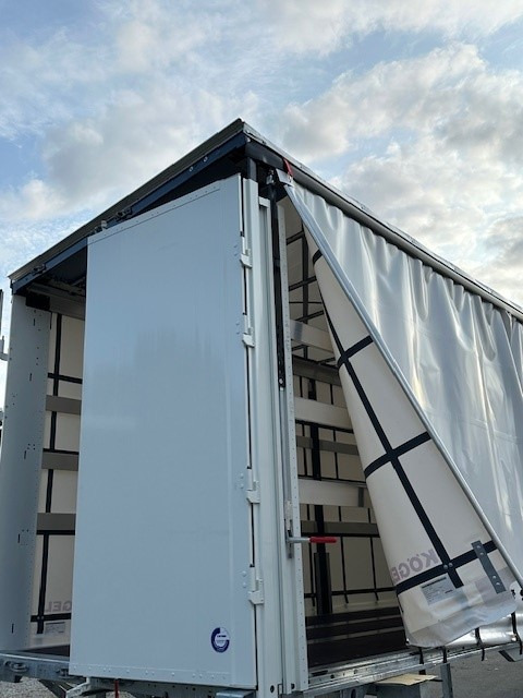 Kögel BDF-System, 7.450 mm lang, Hubdach, Eckhöhe: 2.920 mm, - Тентованный кузов: фото 1 Kögel BDF-System, 7.450 mm lang, Hubdach, Eckhöhe: 2.920 mm, - Тентованный кузов: фото 1