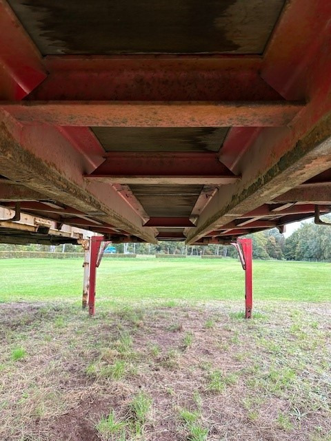 Krone niedrige Türen, Farbe: rot - Тентованный кузов: фото 1 Krone niedrige Türen, Farbe: rot - Тентованный кузов: фото 1