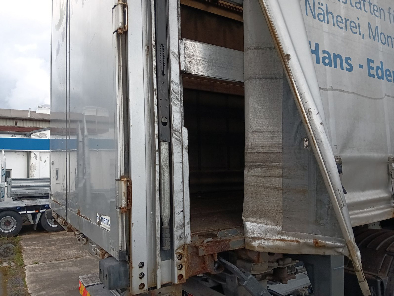 Hofmann 2xWB2205 C745 9/2007 Hubdach,Curtainsider,Edscha Hofmann 2xWB2205 C745 9/2007 Hubdach,Curtainsider,Edscha - Тентованный кузов: фото 3 Hofmann 2xWB2205 C745 9/2007 Hubdach,Curtainsider,Edscha Hofmann 2xWB2205 C745 9/2007 Hubdach,Curtainsider,Edscha - Тентованный кузов: фото 3