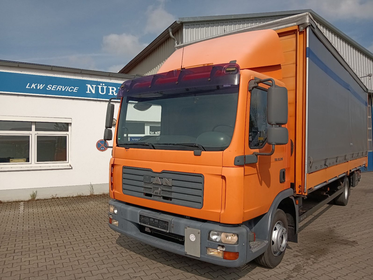 MAN TGL 12.210 4x2 KLIMA,AHK, 7,3m SCHWARZMÜLLER TÜV - Тентованный грузовик: фото 4 MAN TGL 12.210 4x2 KLIMA,AHK, 7,3m SCHWARZMÜLLER TÜV - Тентованный грузовик: фото 4