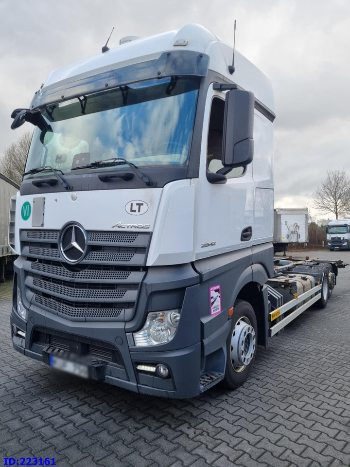 MERCEDES-BENZ Actros 2542 BDF 6x2 Euro6 - Грузовик-шасси: фото 1 MERCEDES-BENZ Actros 2542 BDF 6x2 Euro6 - Грузовик-шасси: фото 1