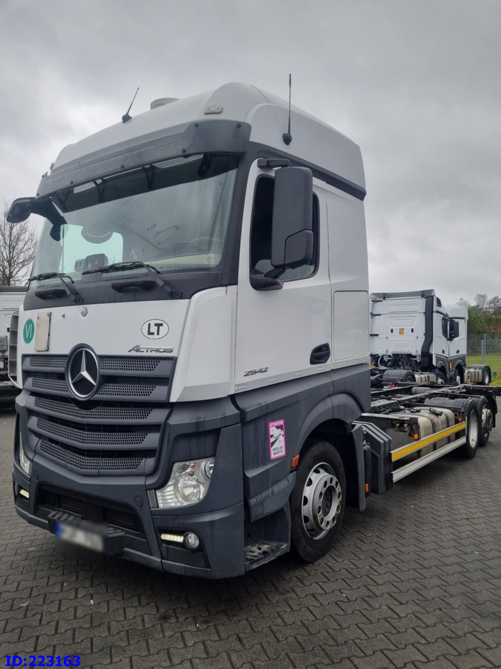 MERCEDES-BENZ Actros 2542 BDF 6x2 Euro6 - Грузовик-шасси: фото 2 MERCEDES-BENZ Actros 2542 BDF 6x2 Euro6 - Грузовик-шасси: фото 2