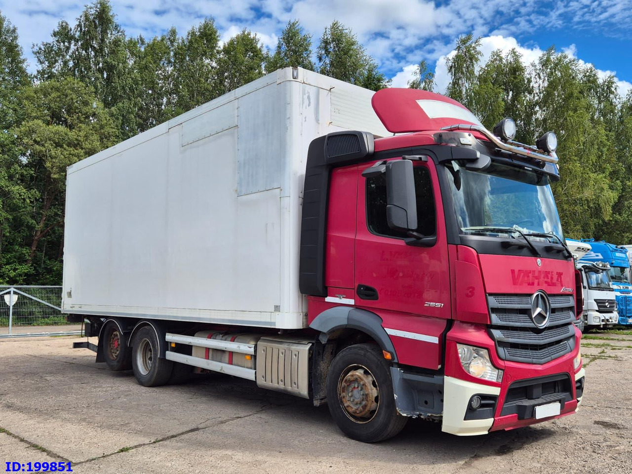 MERCEDES-BENZ Actros 2551 6x2 Euro5 - Грузовик с закрытым кузовом: фото 4 MERCEDES-BENZ Actros 2551 6x2 Euro5 - Грузовик с закрытым кузовом: фото 4