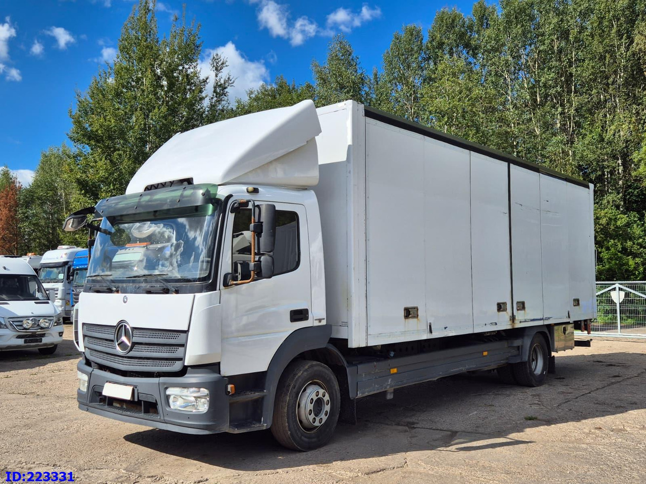 MERCEDES-BENZ Atego 1221 Euro6 (Open side box) - Изотермический грузовик: фото 1 MERCEDES-BENZ Atego 1221 Euro6 (Open side box) - Изотермический грузовик: фото 1