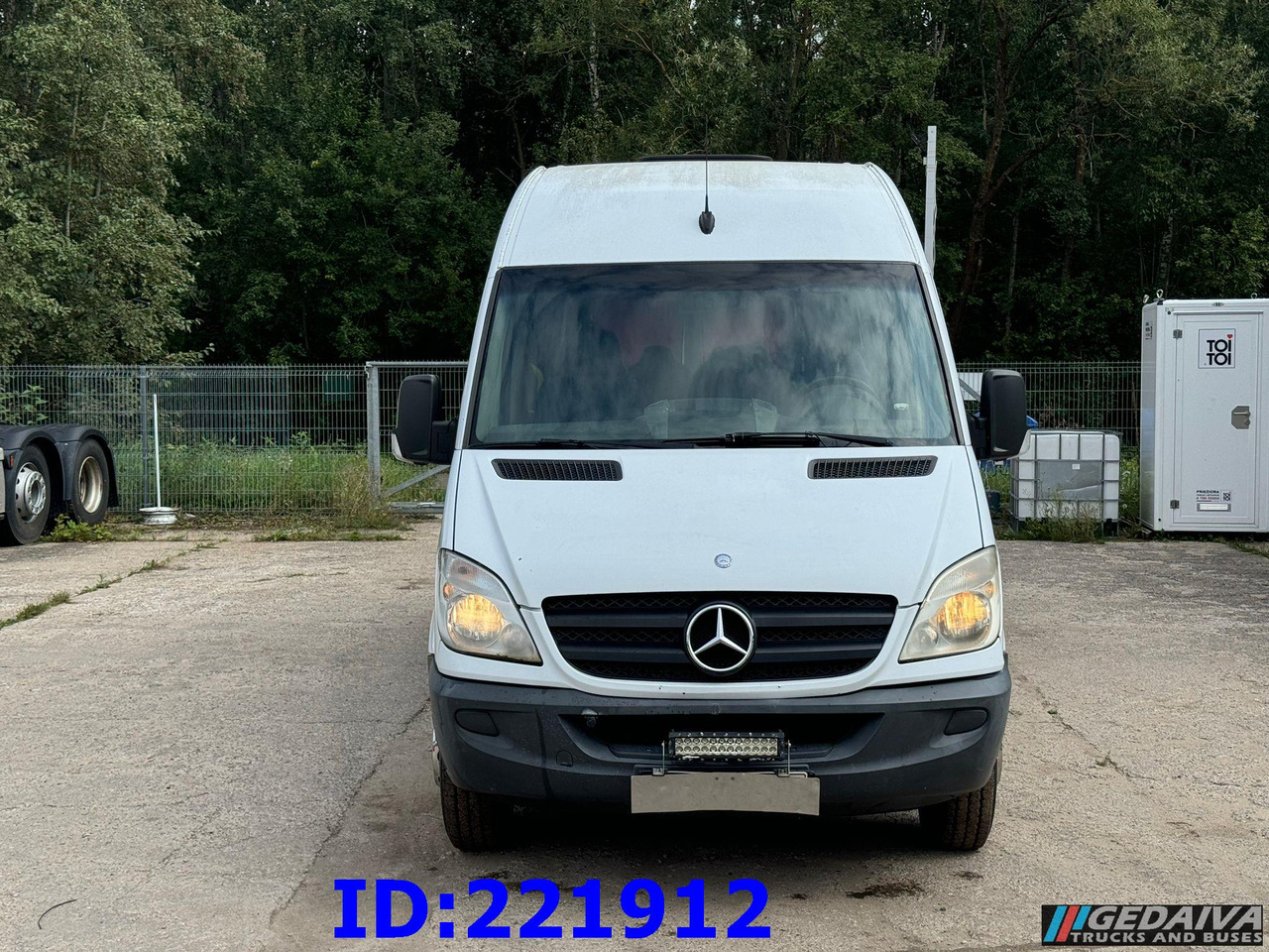 MERCEDES-BENZ Sprinter 518 VIP 17-Place - Туристический автобус: фото 2 MERCEDES-BENZ Sprinter 518 VIP 17-Place - Туристический автобус: фото 2