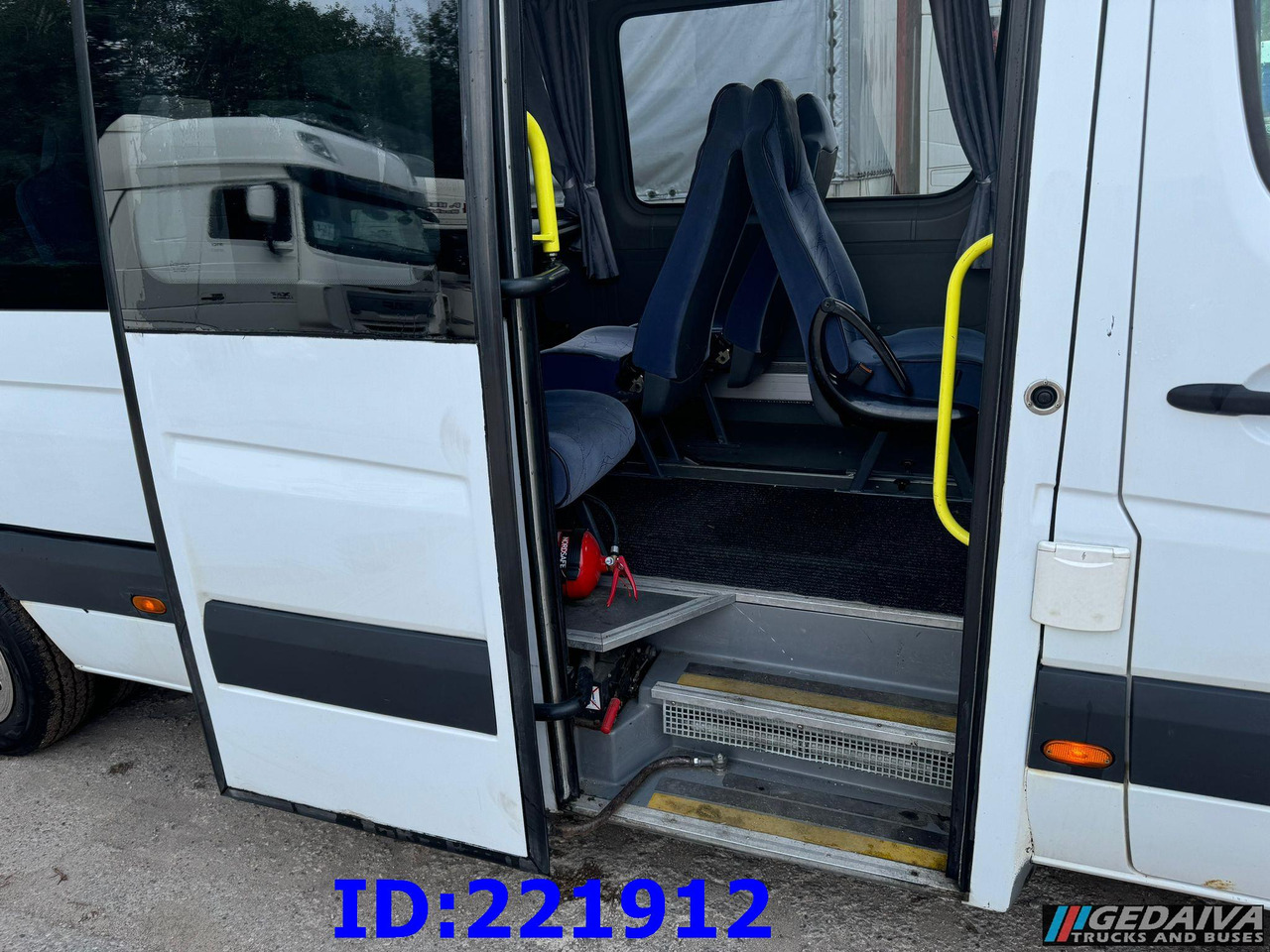 MERCEDES-BENZ Sprinter 518 VIP 17-Place - Туристический автобус: фото 5 MERCEDES-BENZ Sprinter 518 VIP 17-Place - Туристический автобус: фото 5