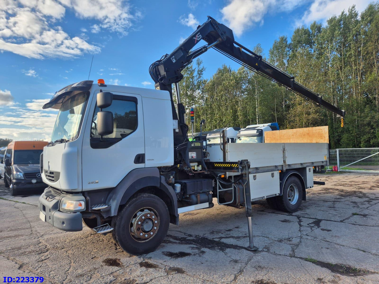 RENAULT Midlum 240.16 4x4 + HIAB 122 E-3 HIDUO - Грузовик бортовой/ Платформа: фото 1 RENAULT Midlum 240.16 4x4 + HIAB 122 E-3 HIDUO - Грузовик бортовой/ Платформа: фото 1