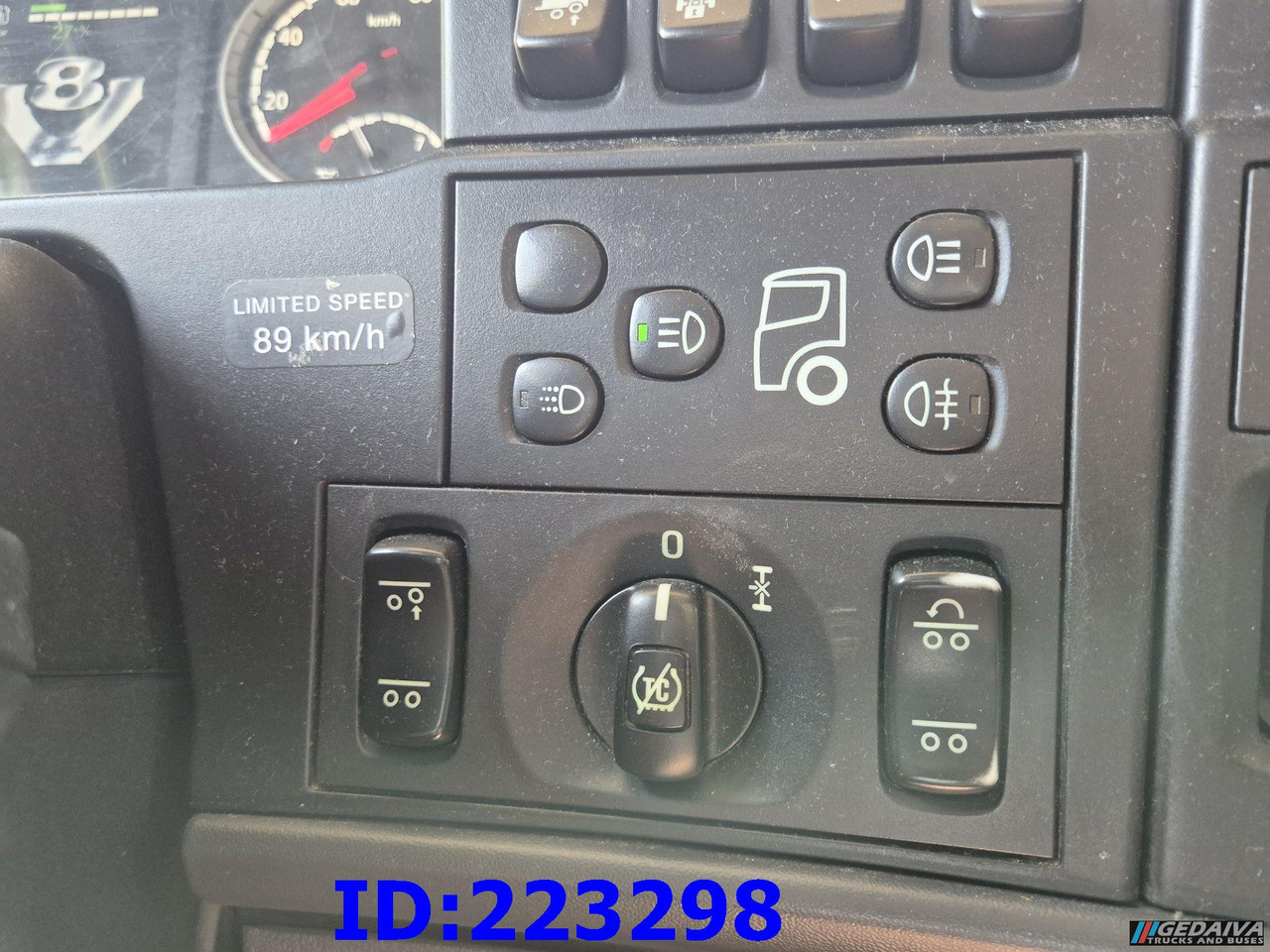 Тягач SCANIA R560 V8 Retarder 6x2: фото 11