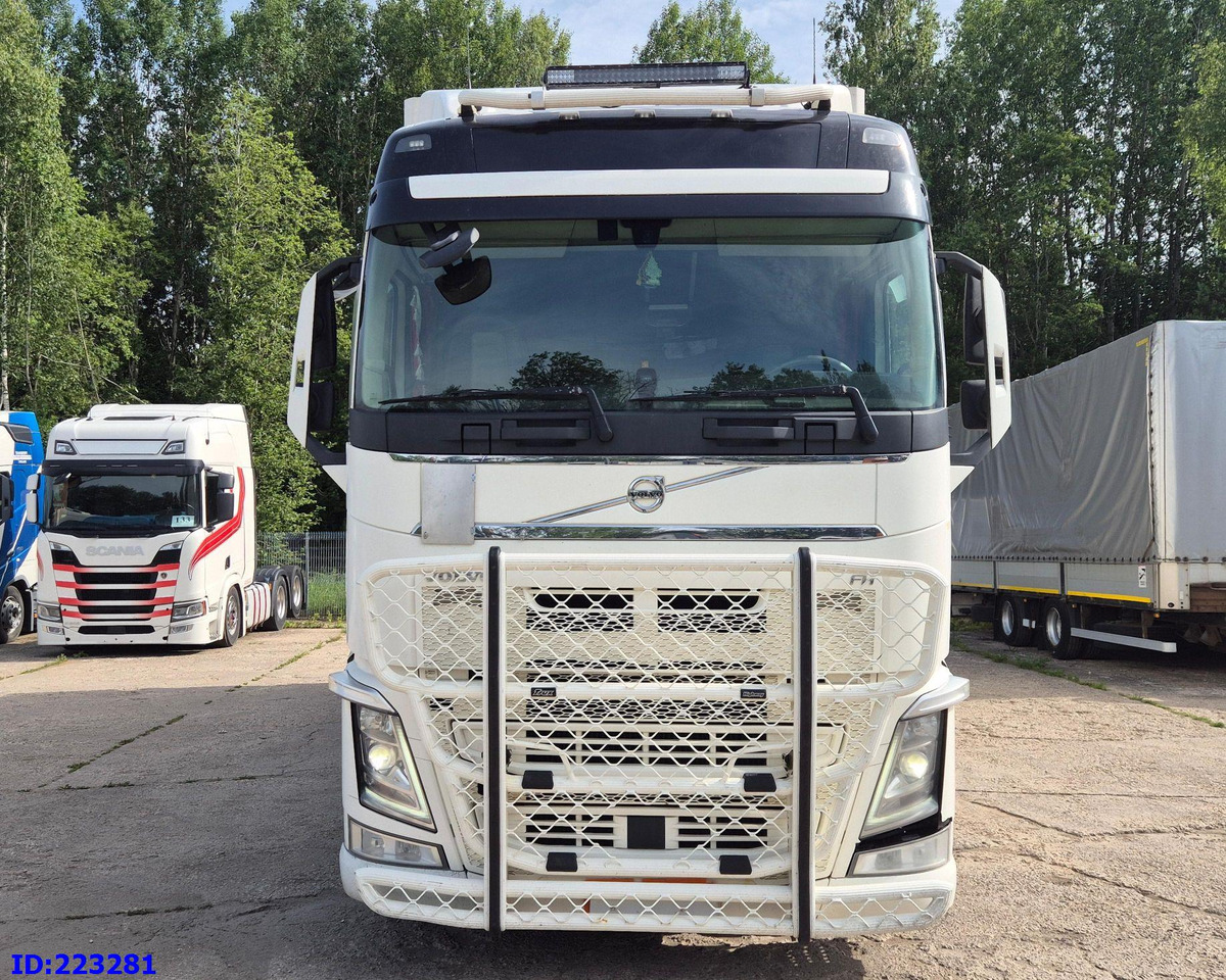 VOLVO FH13 540HP 6x2 (10 tyre) Euro6 - Изотермический грузовик: фото 2 VOLVO FH13 540HP 6x2 (10 tyre) Euro6 - Изотермический грузовик: фото 2