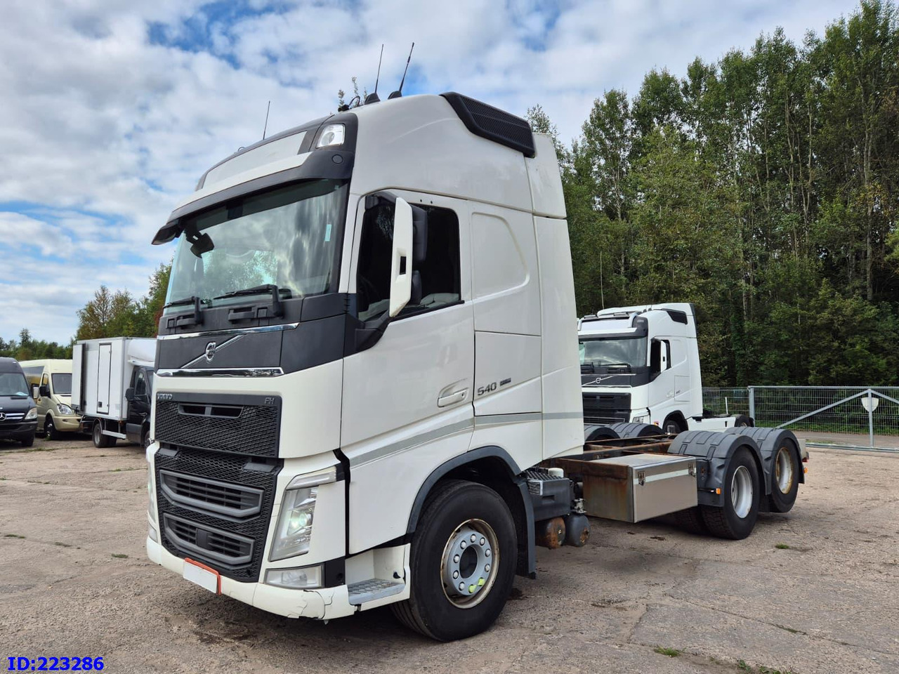 VOLVO FH13 540HP 6x2 (10 tyre) Euro6 - Грузовик-шасси: фото 1 VOLVO FH13 540HP 6x2 (10 tyre) Euro6 - Грузовик-шасси: фото 1