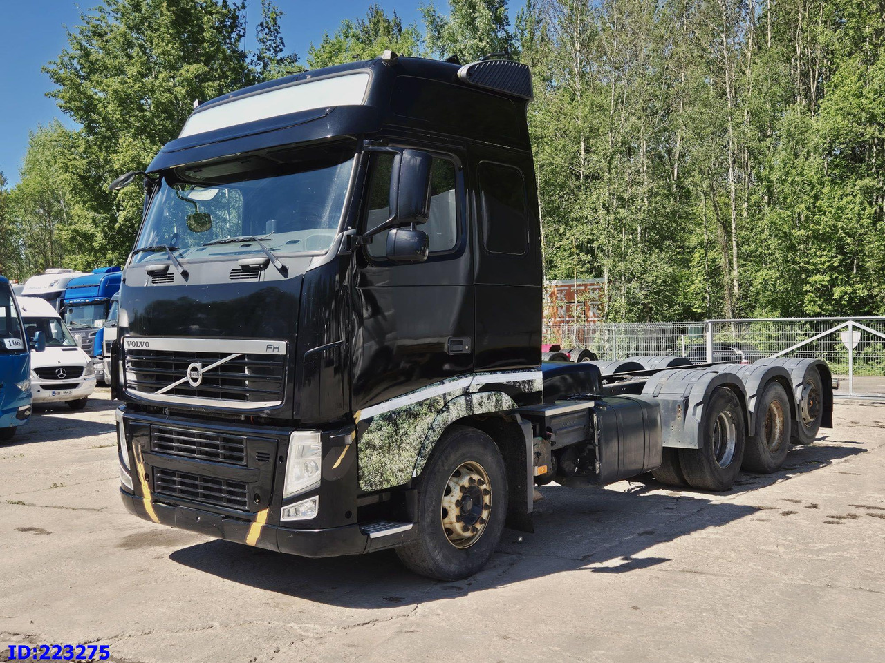 VOLVO FH13 540HP 8X4 (Steering axle) RETARDER - Грузовик-шасси: фото 1 VOLVO FH13 540HP 8X4 (Steering axle) RETARDER - Грузовик-шасси: фото 1
