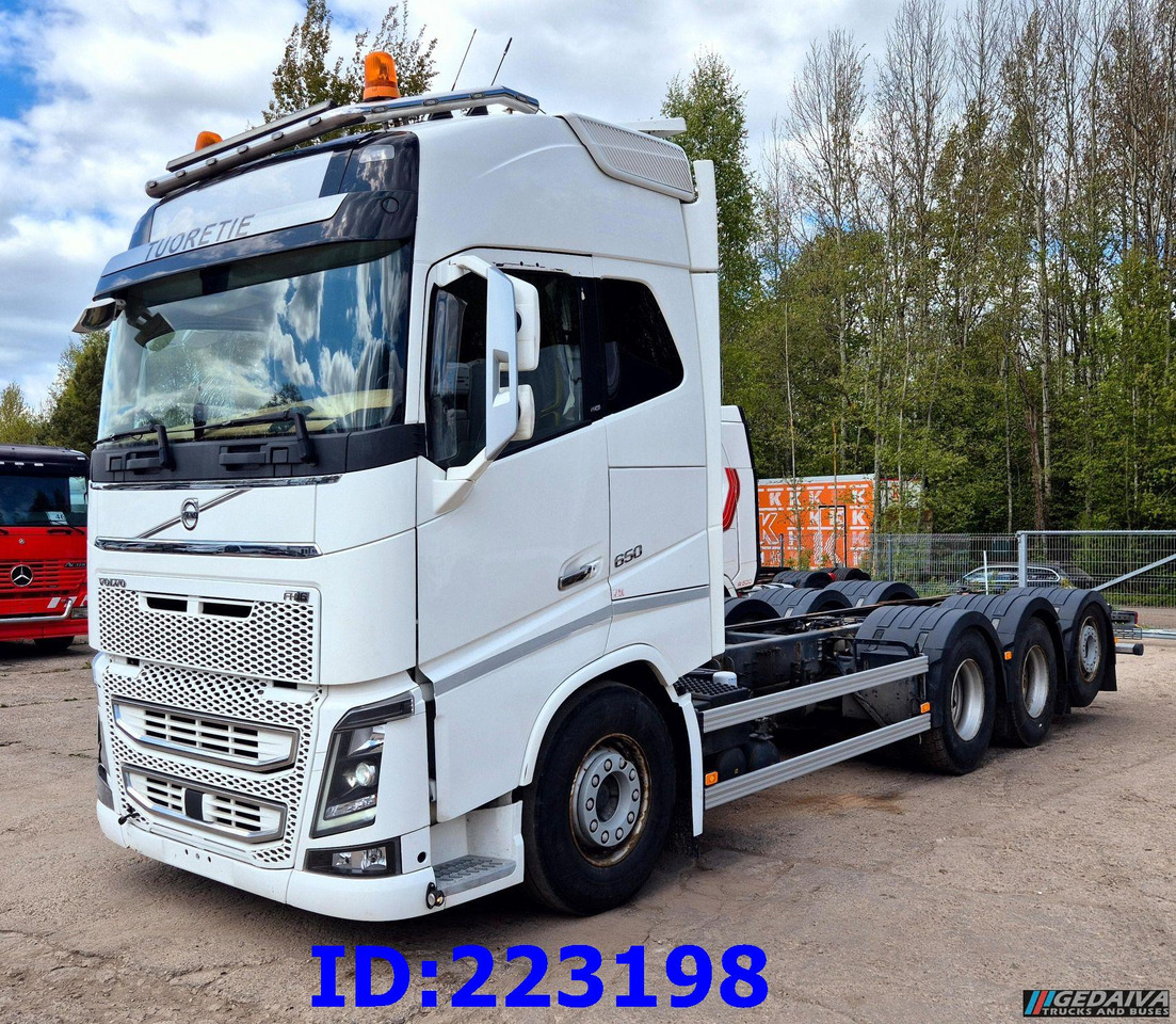 VOLVO FH16 650HP 8X4 (Steering axle) - Грузовик-шасси: фото 1 VOLVO FH16 650HP 8X4 (Steering axle) - Грузовик-шасси: фото 1