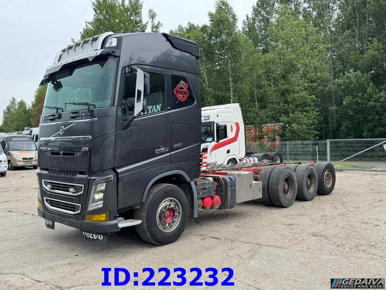 VOLVO FH16 700HP 8X4 Big Axles - Грузовик-шасси: фото 1 VOLVO FH16 700HP 8X4 Big Axles - Грузовик-шасси: фото 1