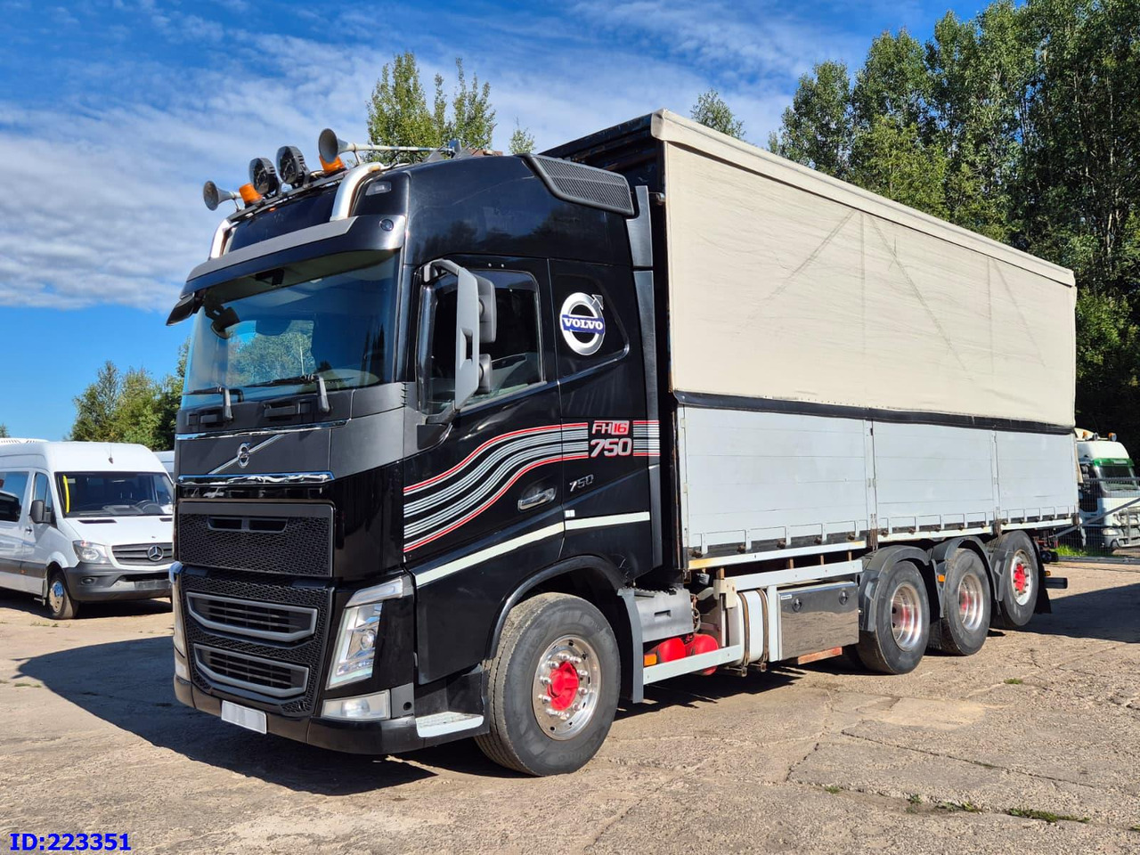VOLVO FH16 750HP - 8x4-Steering axle - Тентованный грузовик: фото 1 VOLVO FH16 750HP - 8x4-Steering axle - Тентованный грузовик: фото 1