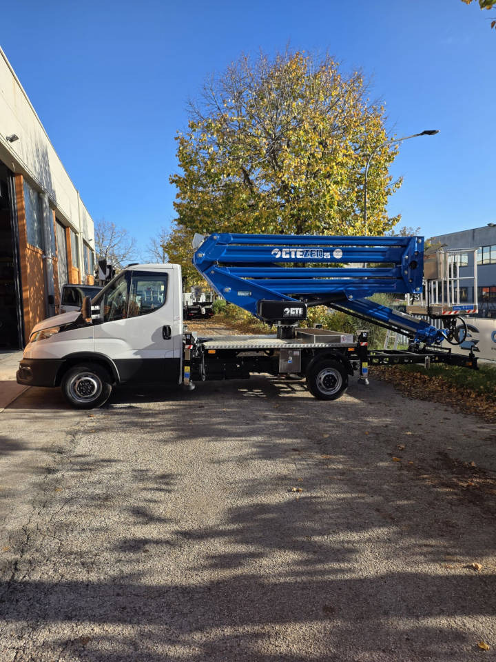 CTE ZED 25 - Грузовик с подъемником: фото 1 CTE ZED 25 - Грузовик с подъемником: фото 1