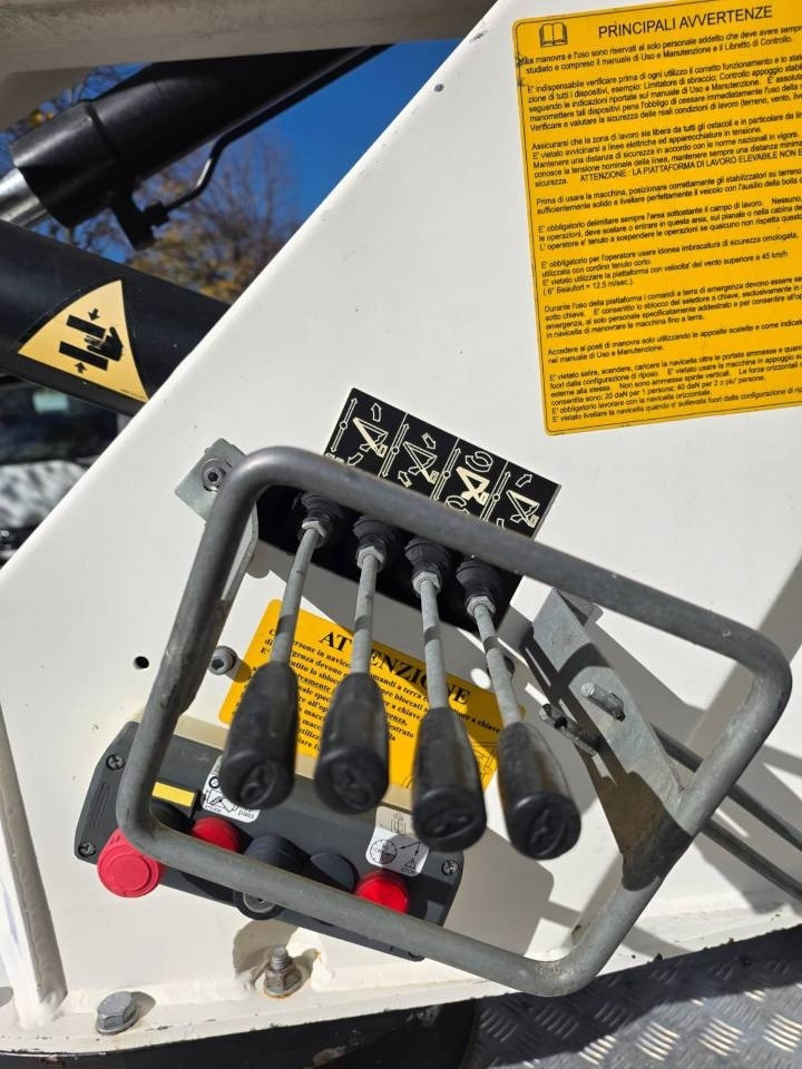 GSR E219PX E4 - Грузовик с подъемником: фото 4 GSR E219PX E4 - Грузовик с подъемником: фото 4