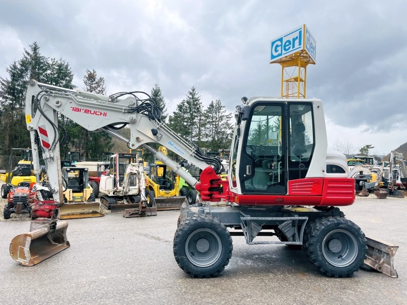 Takeuchi TB295W (3724) - Колёсный экскаватор: фото 1 Takeuchi TB295W (3724) - Колёсный экскаватор: фото 1
