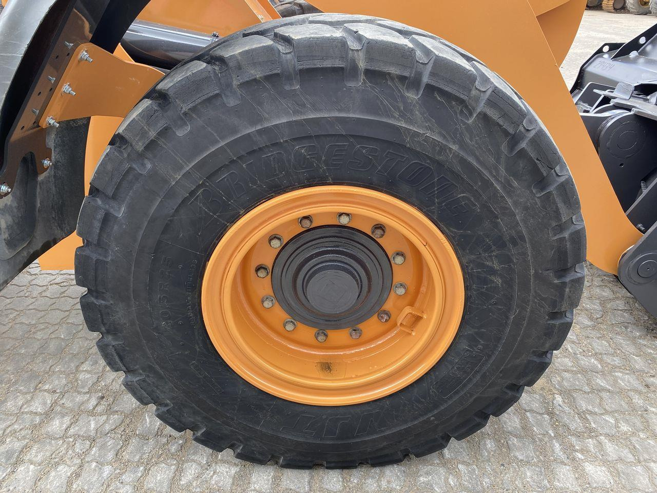 Колёсный погрузчик Case 721F: фото 6