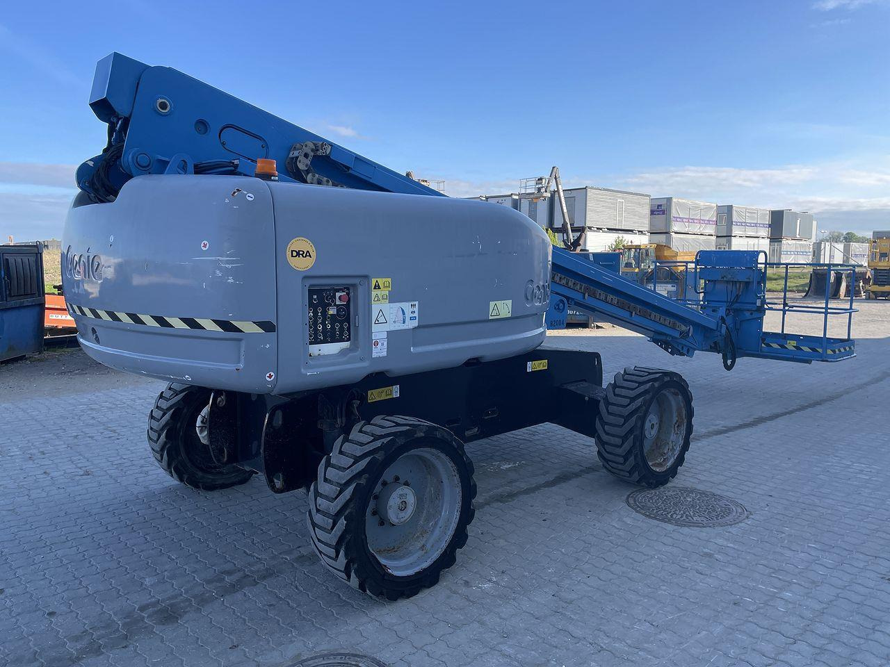 Genie S-60HC - Телескопический подъемник: фото 4 Genie S-60HC - Телескопический подъемник: фото 4