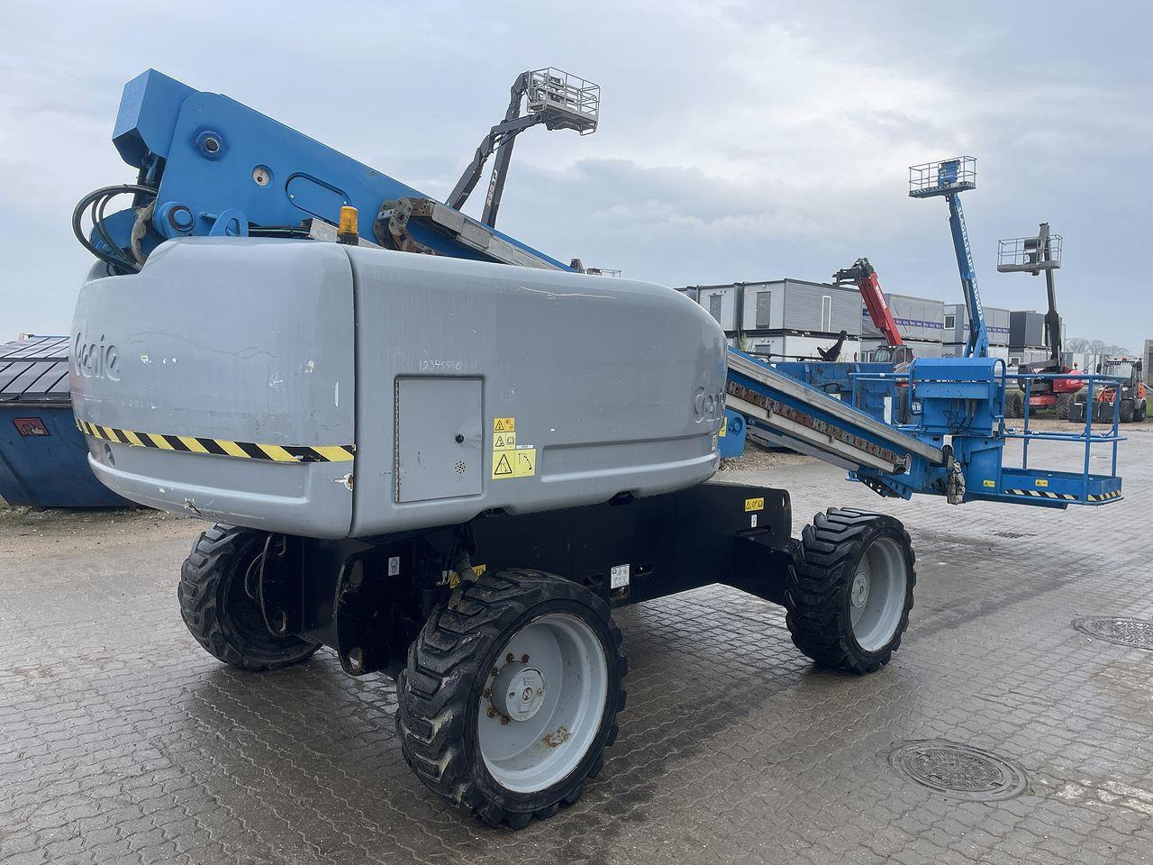 Genie S-60HC - Телескопический подъемник: фото 4 Genie S-60HC - Телескопический подъемник: фото 4