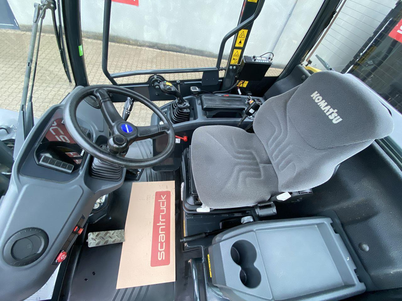 Komatsu WA70M-8EO - Компактный фронтальный погрузчик: фото 3 Komatsu WA70M-8EO - Компактный фронтальный погрузчик: фото 3