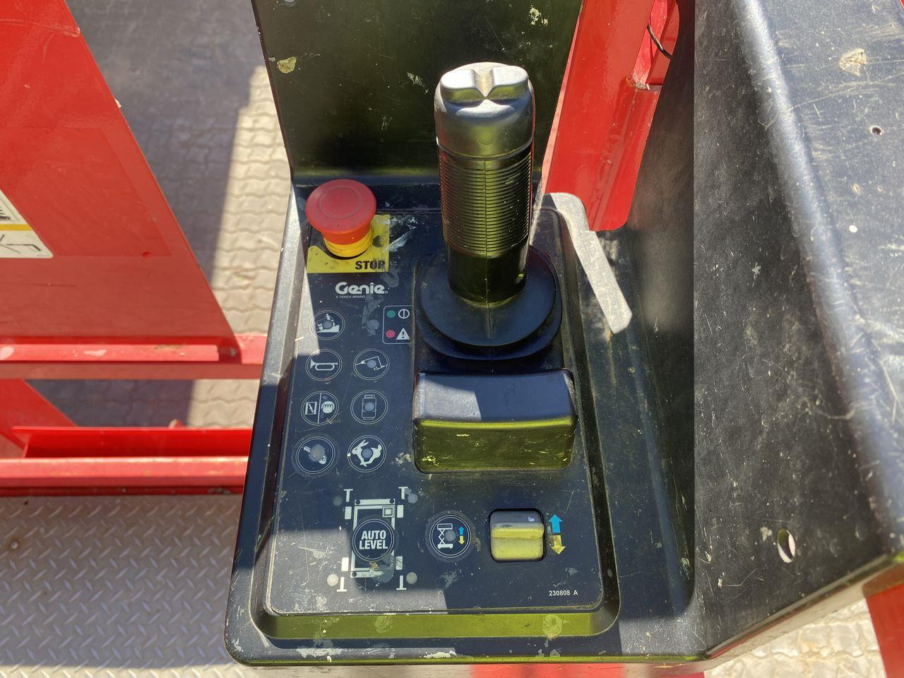 Manitou 120SC - Ножничный подъемник: фото 3 Manitou 120SC - Ножничный подъемник: фото 3