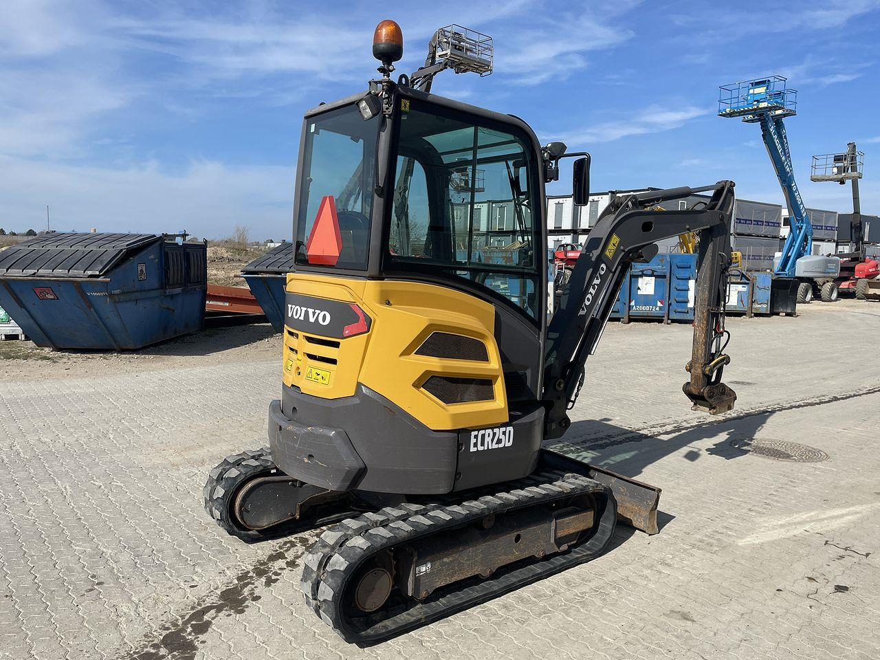 Volvo ECR25 - Мини-экскаватор: фото 4 Volvo ECR25 - Мини-экскаватор: фото 4