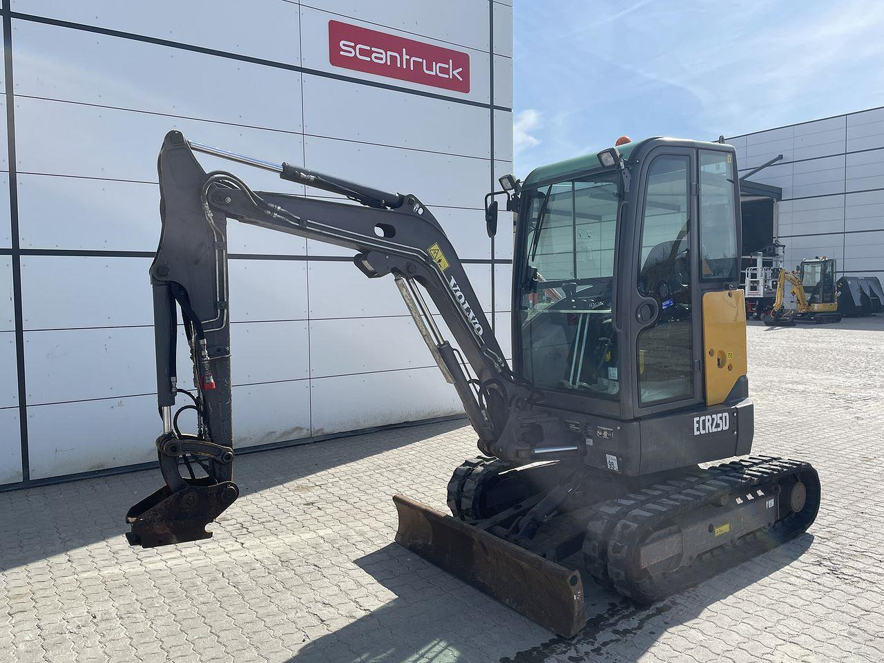 Volvo ECR25 - Мини-экскаватор: фото 1 Volvo ECR25 - Мини-экскаватор: фото 1