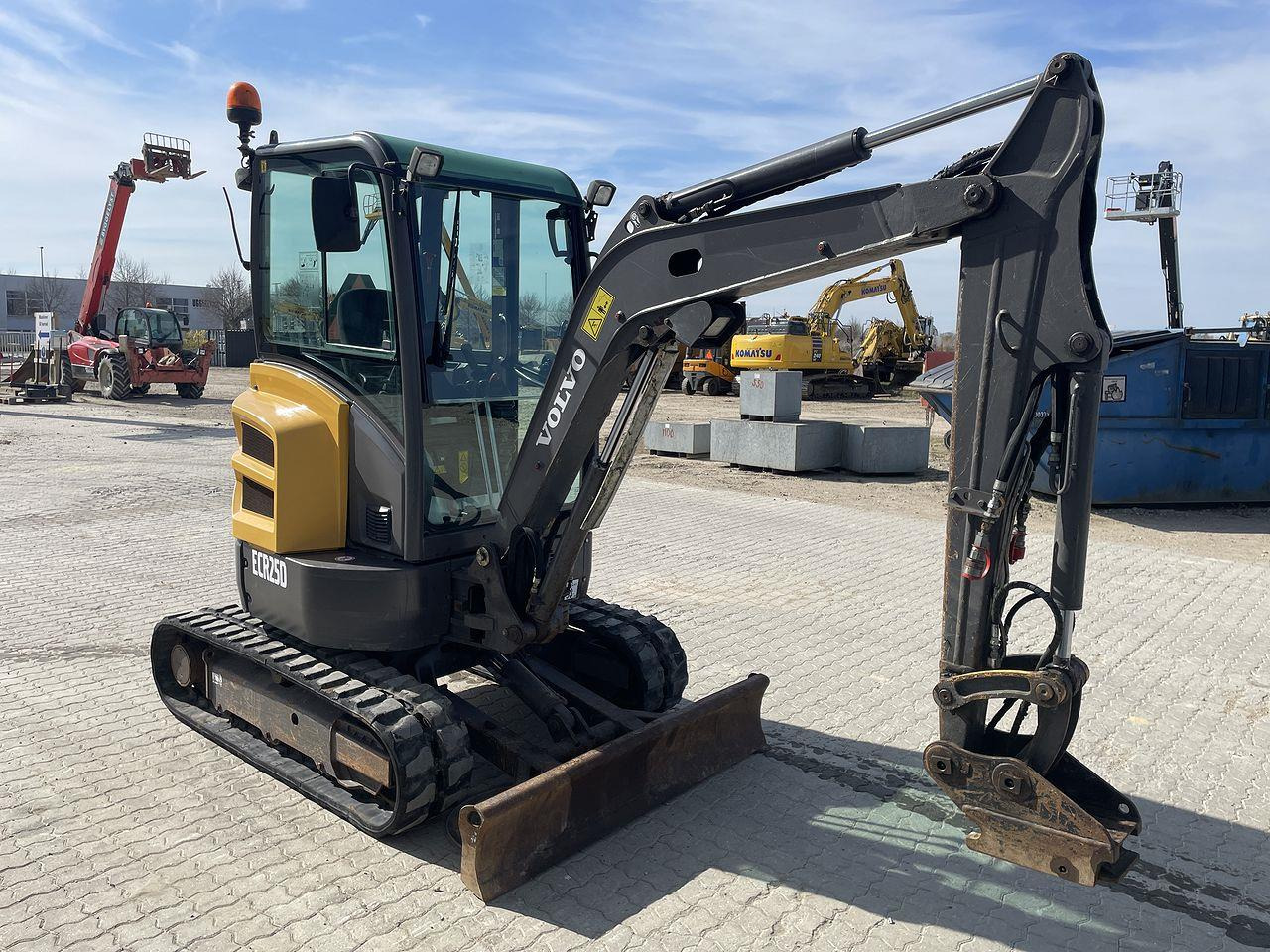 Volvo ECR25 - Мини-экскаватор: фото 5 Volvo ECR25 - Мини-экскаватор: фото 5