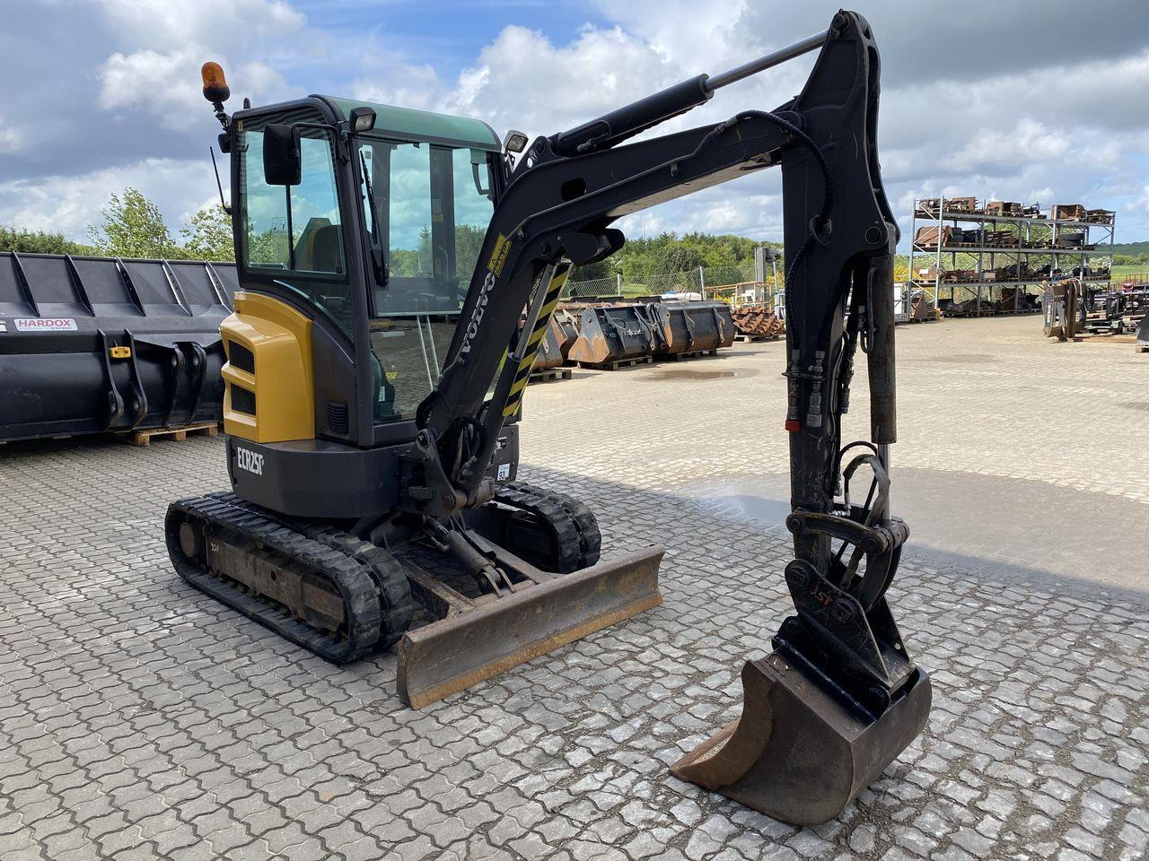 Volvo ECR25 - Мини-экскаватор: фото 5 Volvo ECR25 - Мини-экскаватор: фото 5