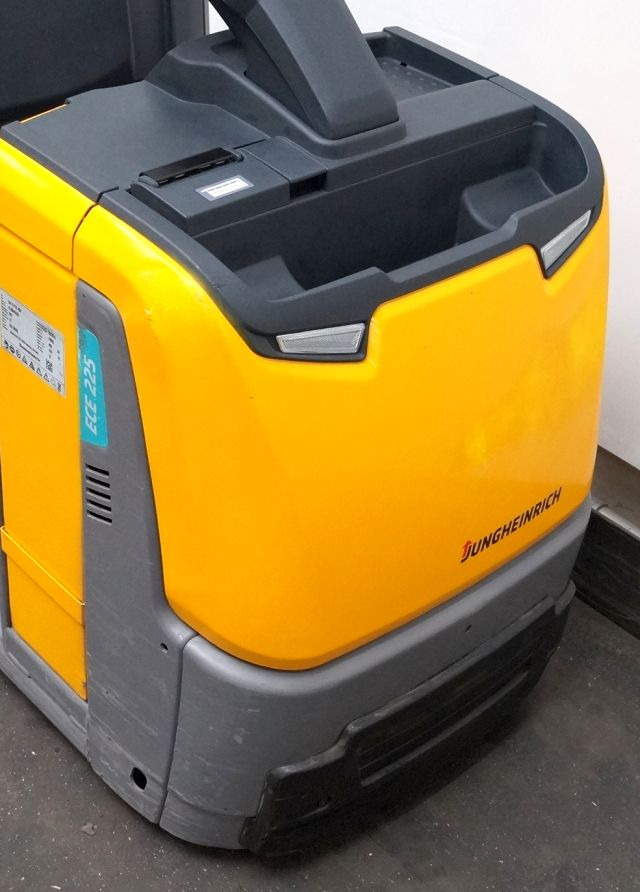 Jungheinrich ECE225 - Сборщик заказов: фото 4 Jungheinrich ECE225 - Сборщик заказов: фото 4