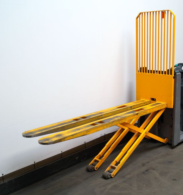 Jungheinrich ECE320 - Сборщик заказов: фото 5 Jungheinrich ECE320 - Сборщик заказов: фото 5