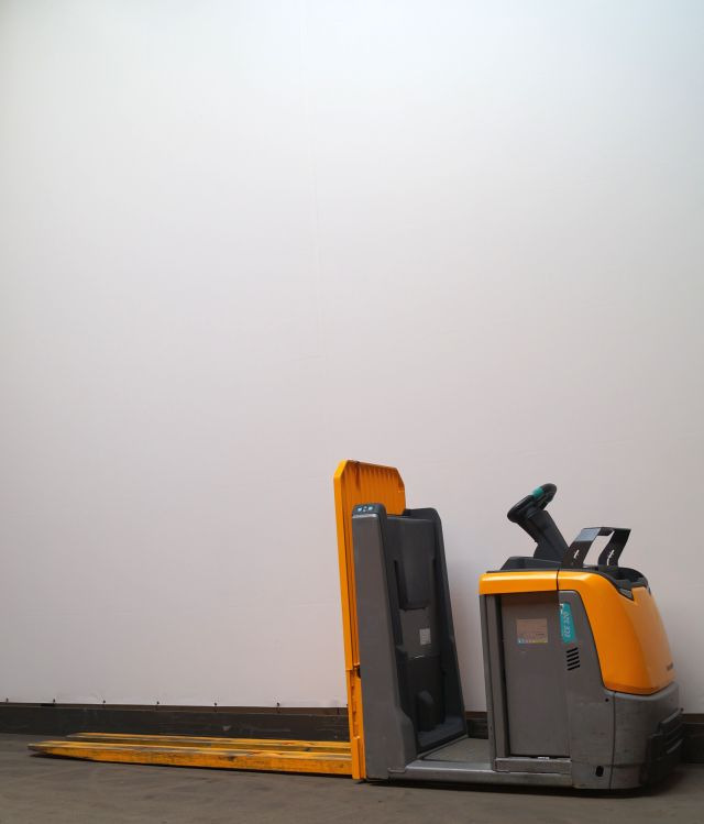 Jungheinrich ECE320 - Сборщик заказов: фото 2 Jungheinrich ECE320 - Сборщик заказов: фото 2