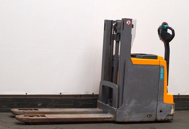 Jungheinrich EJD220 - Штабелер: фото 1 Jungheinrich EJD220 - Штабелер: фото 1