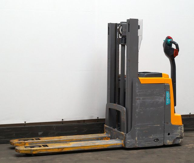 Jungheinrich EJD220 - Штабелер: фото 1 Jungheinrich EJD220 - Штабелер: фото 1