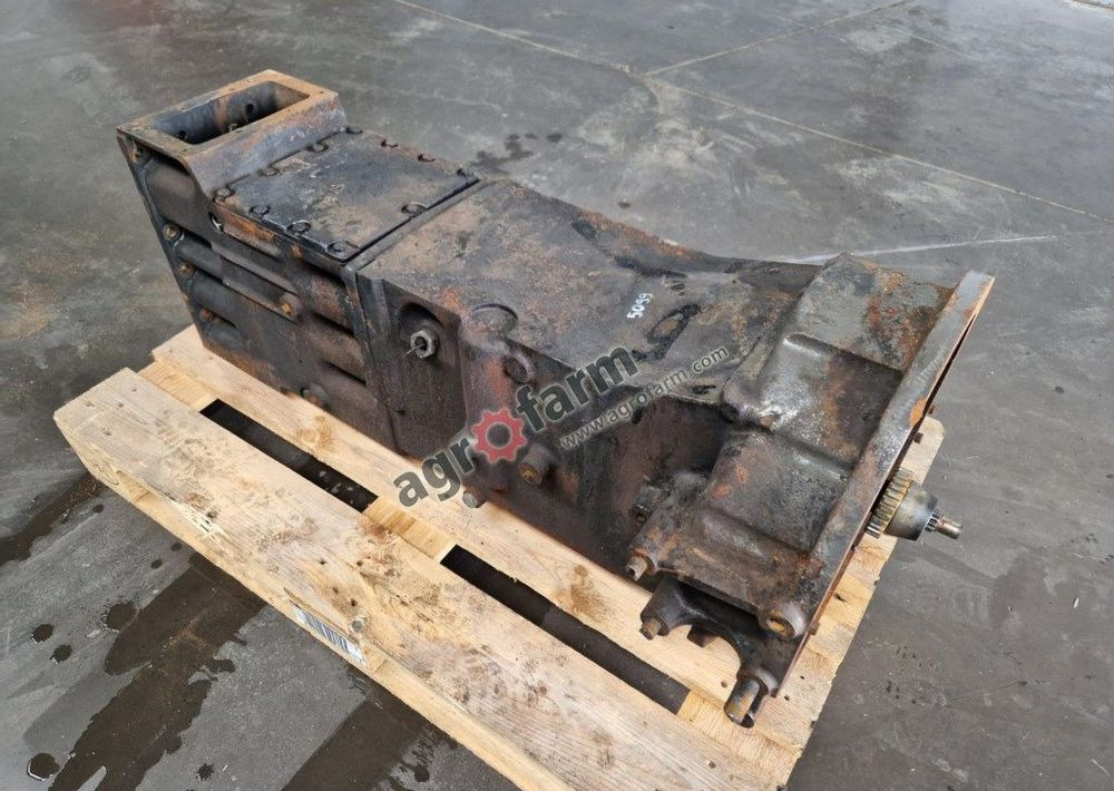 Skrzynia biegów Claas Axos - Коробка передач: фото 1 Skrzynia biegów Claas Axos - Коробка передач: фото 1