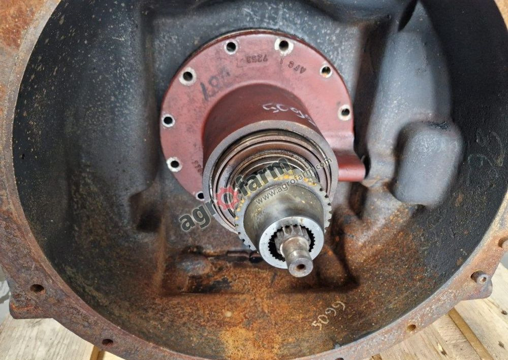 Skrzynia biegów Claas Axos - Коробка передач: фото 4 Skrzynia biegów Claas Axos - Коробка передач: фото 4