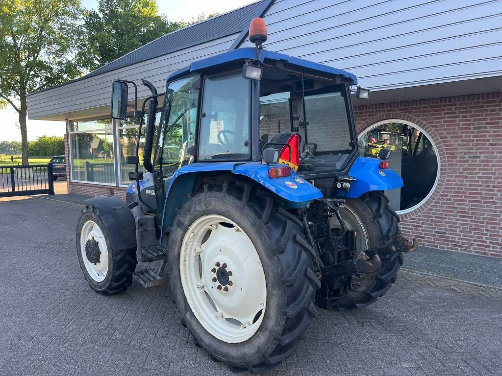 New Holland TL 90 - Трактор: фото 3 New Holland TL 90 - Трактор: фото 3