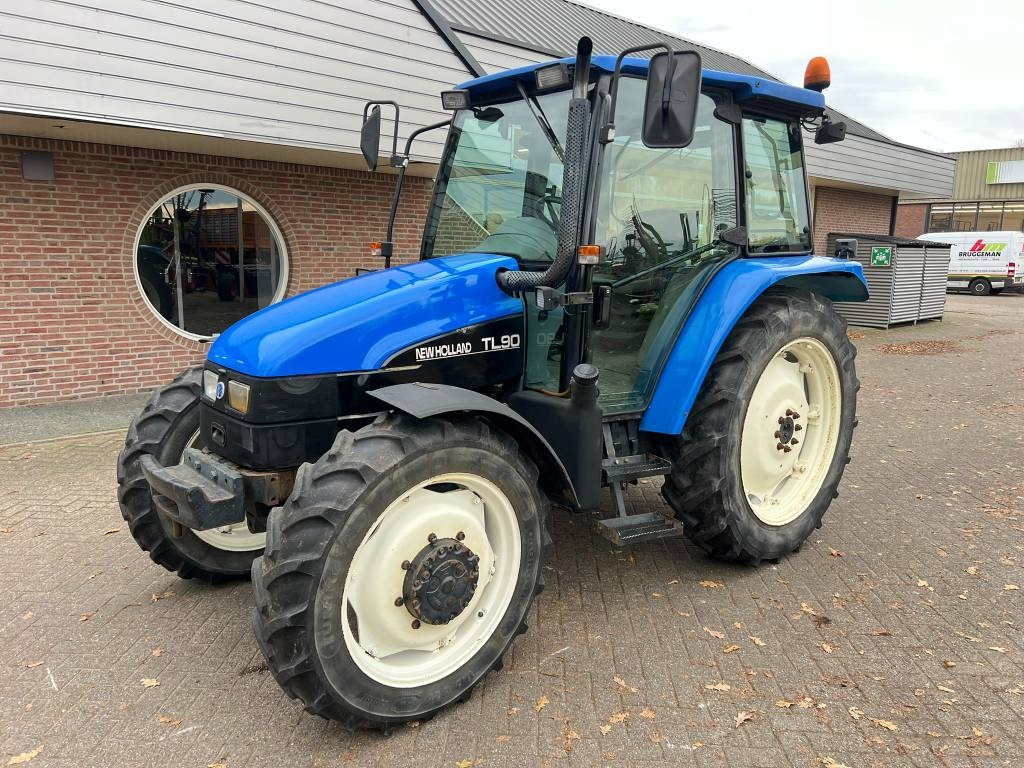 New Holland TL 90 trekker  - Трактор: фото 1 New Holland TL 90 trekker  - Трактор: фото 1